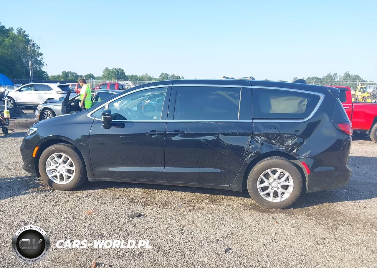 2026 Chrysler Pacifica Select VIN:2C4RC1BG7TR153130 - 15