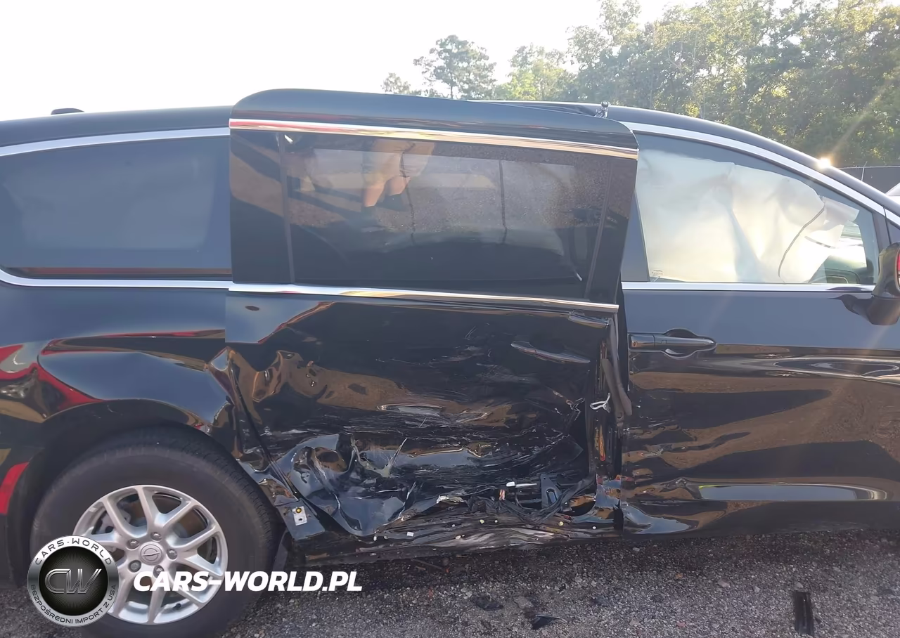 2026 Chrysler Pacifica Select VIN:2C4RC1BG7TR153130 - 6