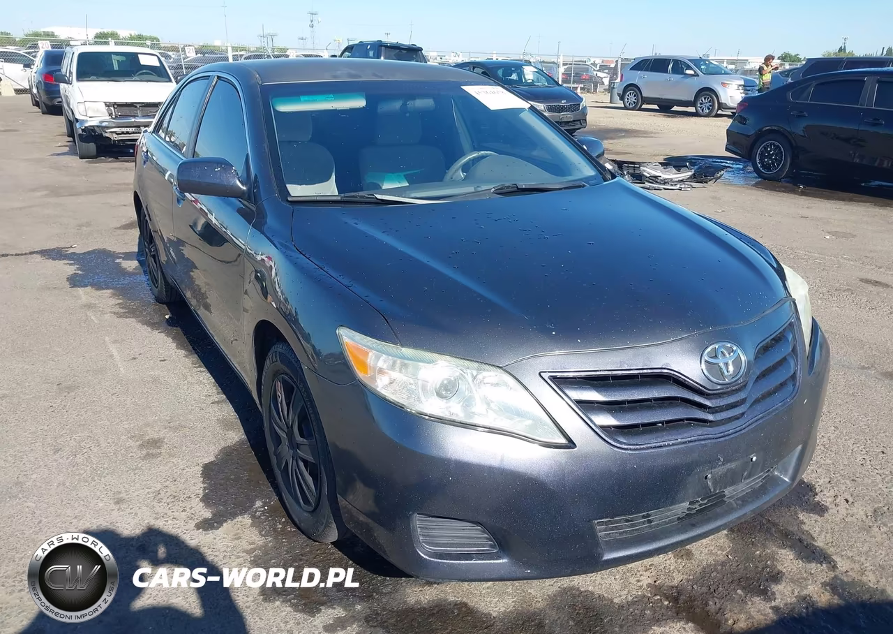 2011 Toyota Camry Le – zdjęcie 1 z 16