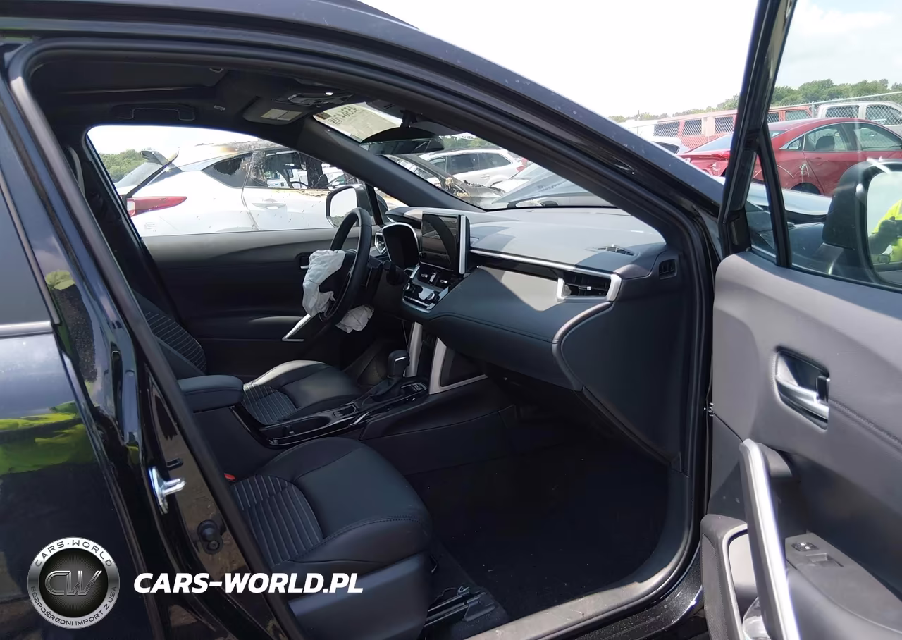 2025 Toyota Corolla Cross Hybrid Xse VIN:7MUFBABG2SV068505 - 5