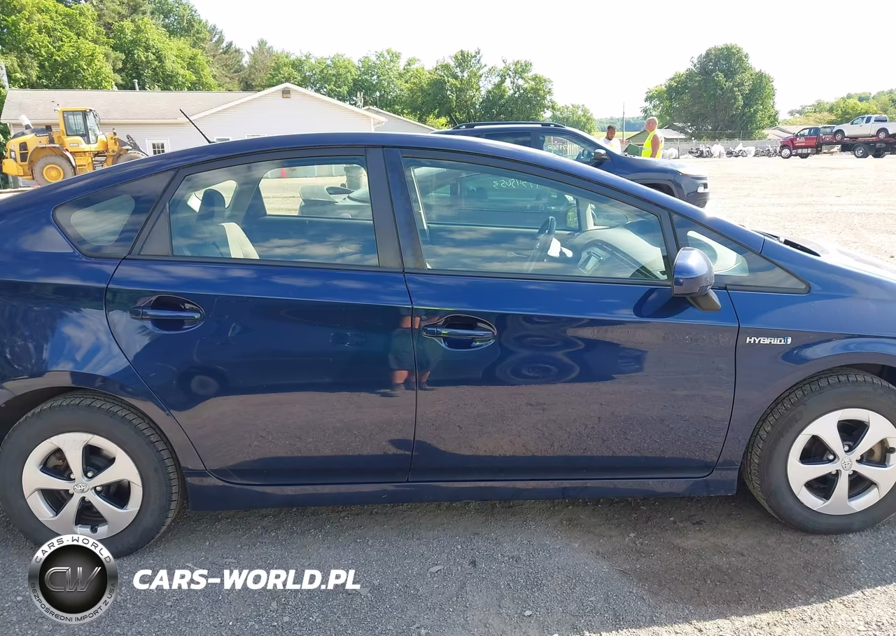 2015 Toyota Prius Two VIN:JTDKN3DU3F0442305 - 13