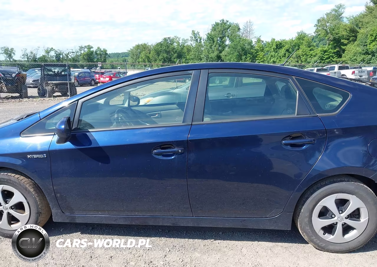 2015 Toyota Prius Two VIN:JTDKN3DU3F0442305 - 14
