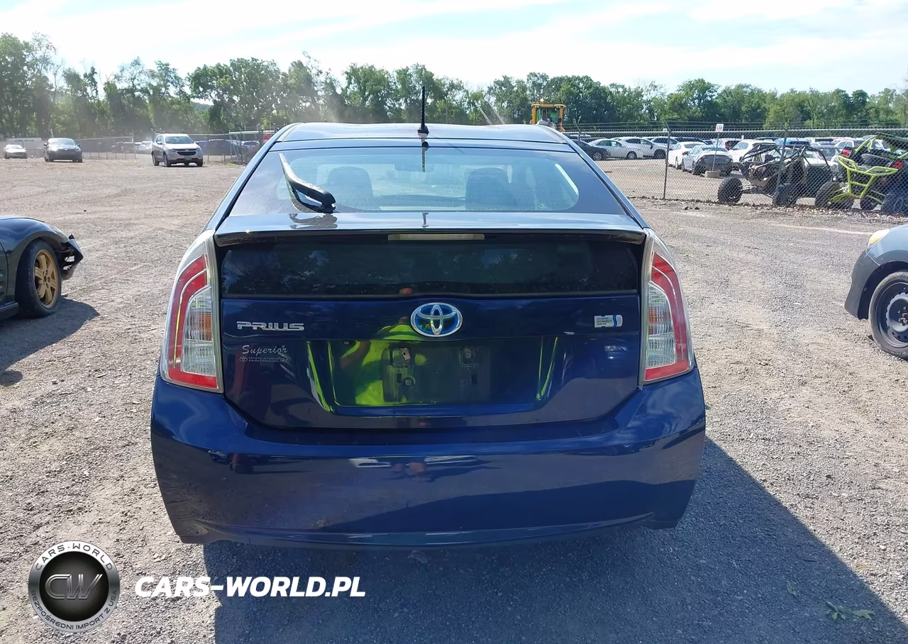 2015 Toyota Prius Two VIN:JTDKN3DU3F0442305 - 16