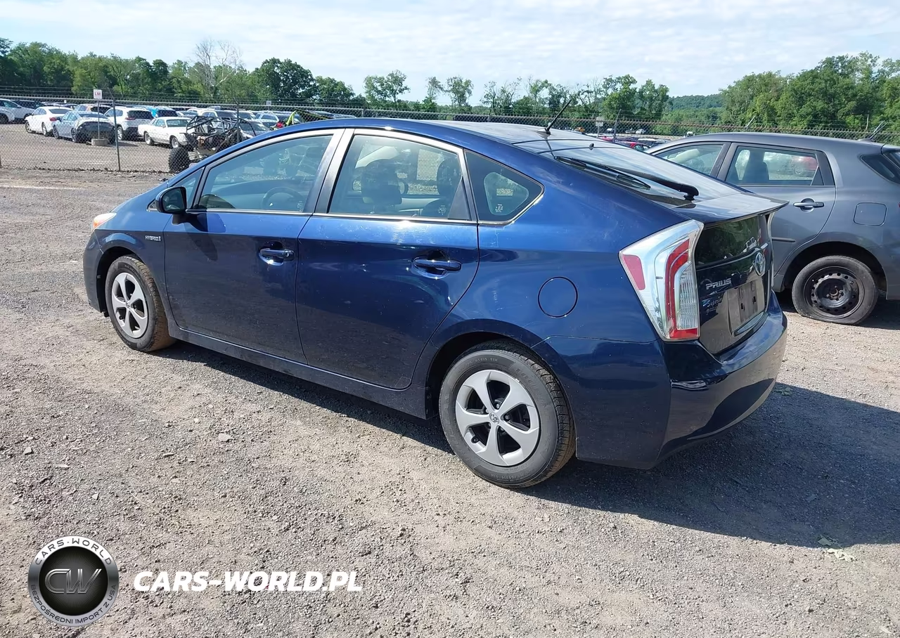2015 Toyota Prius Two VIN:JTDKN3DU3F0442305 - 3