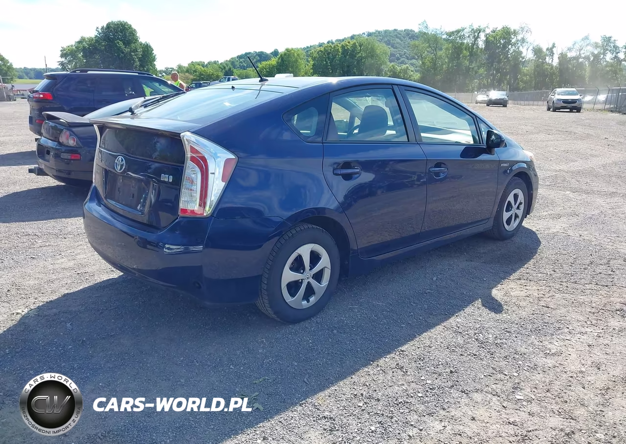 2015 Toyota Prius Two VIN:JTDKN3DU3F0442305 - 4