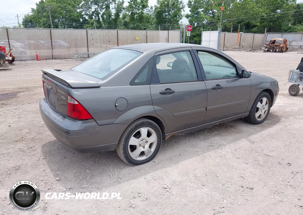 2005 Ford Focus Zx4 VIN:1FAFP34N15W265307 - 4