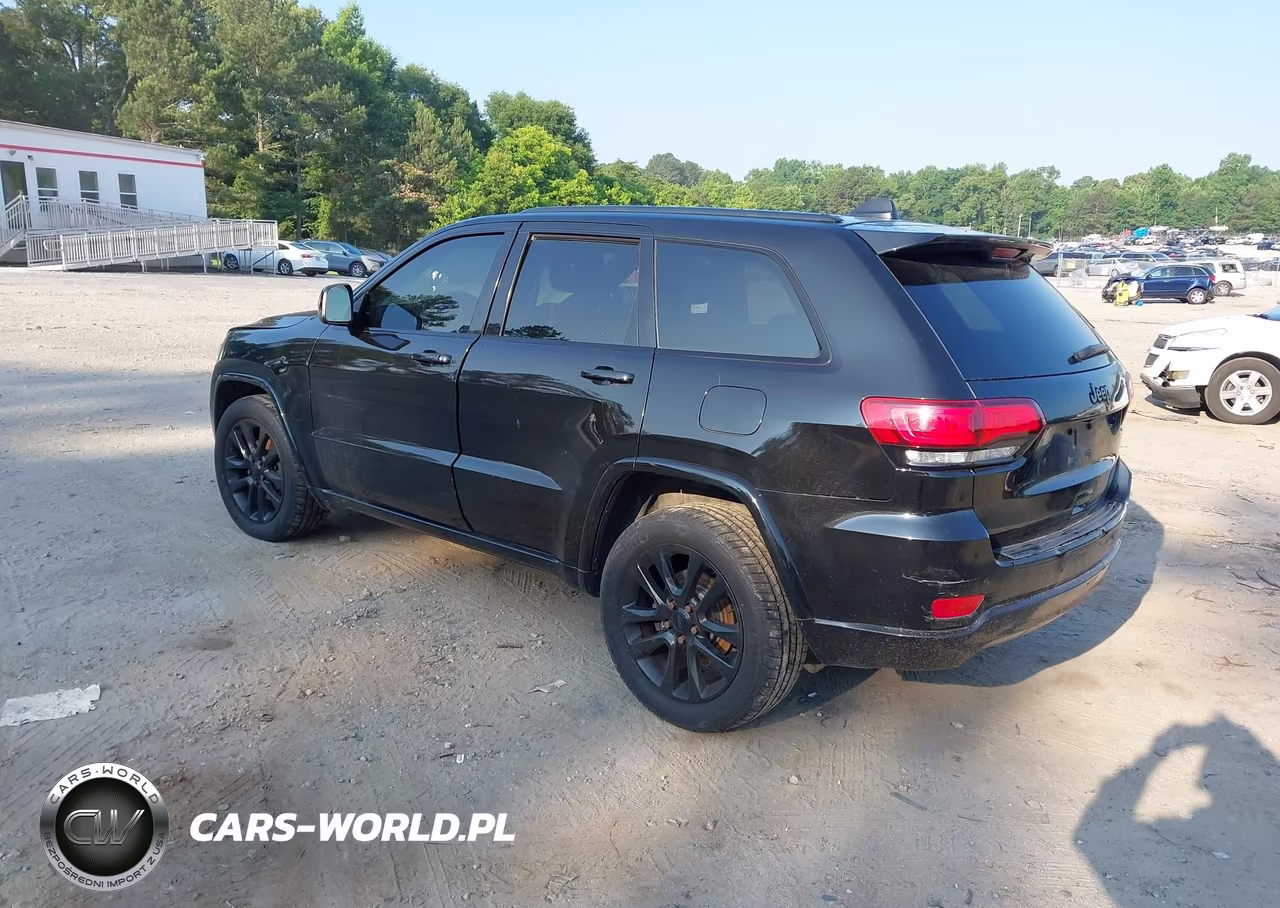2017 Jeep Grand Cherokee Altitude 4X4 VIN:1C4RJFAG6HC815302 - 3