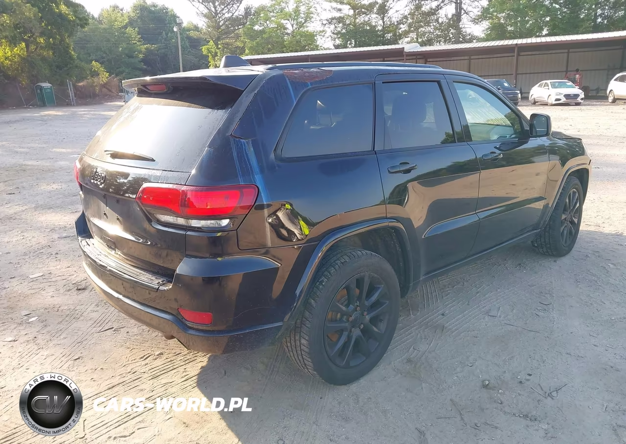 2017 Jeep Grand Cherokee Altitude 4X4 VIN:1C4RJFAG6HC815302 - 4