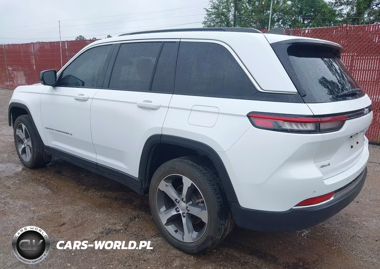 2024 Jeep Grand Cherokee Limited 4X4 VIN:1C4RJHBG9R8558800 - 3