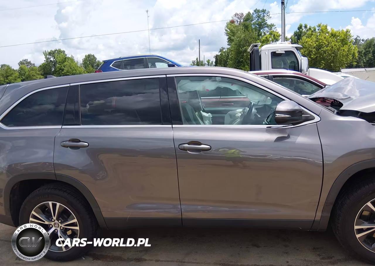 2019 Toyota Highlander Le Plus VIN:5TDZZRFH9KS361189 - 14