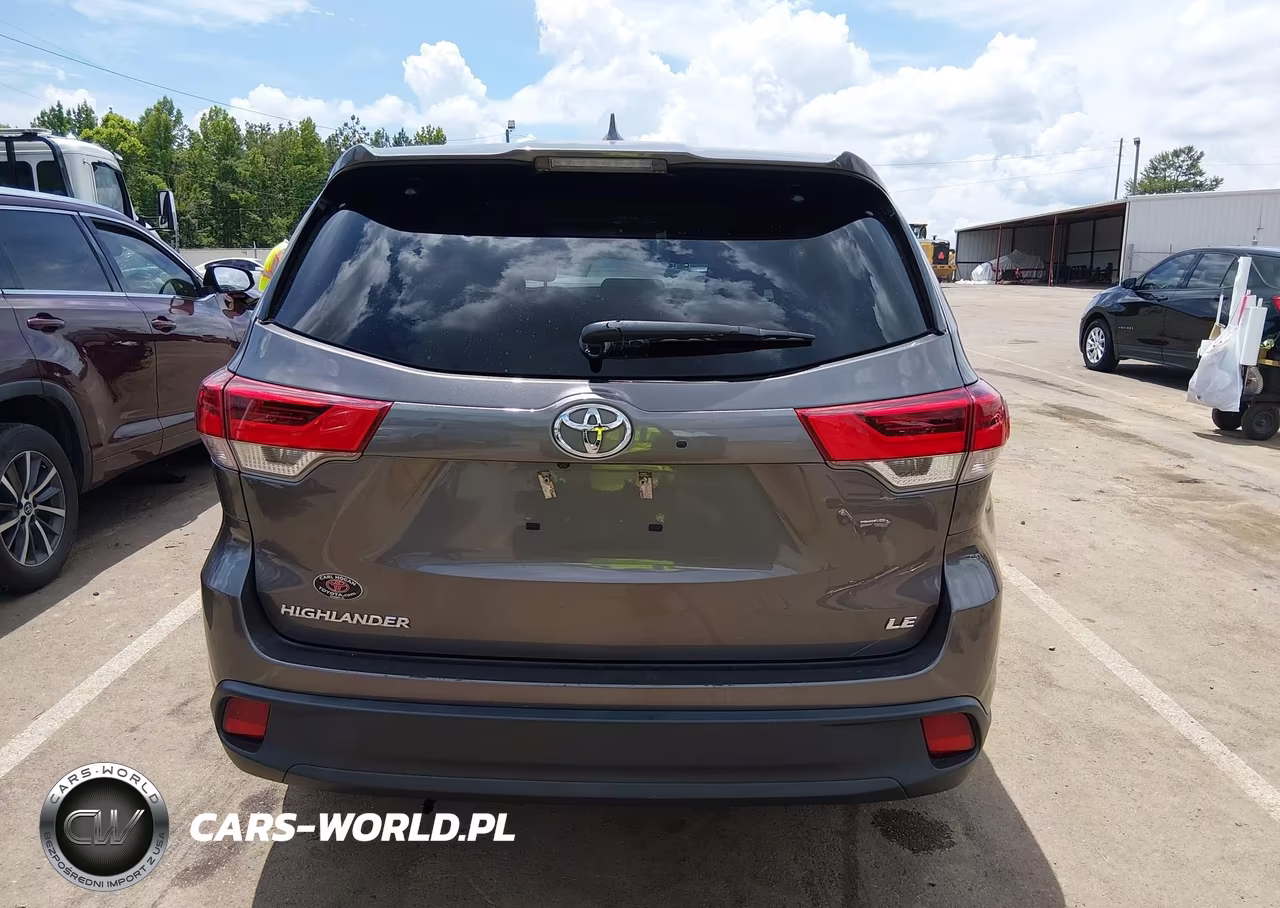 2019 Toyota Highlander Le Plus VIN:5TDZZRFH9KS361189 - 17