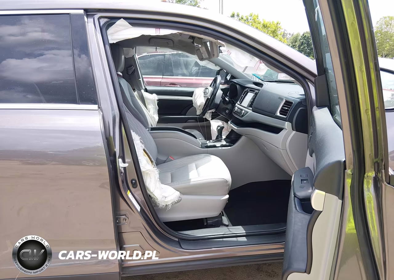 2019 Toyota Highlander Le Plus VIN:5TDZZRFH9KS361189 - 5