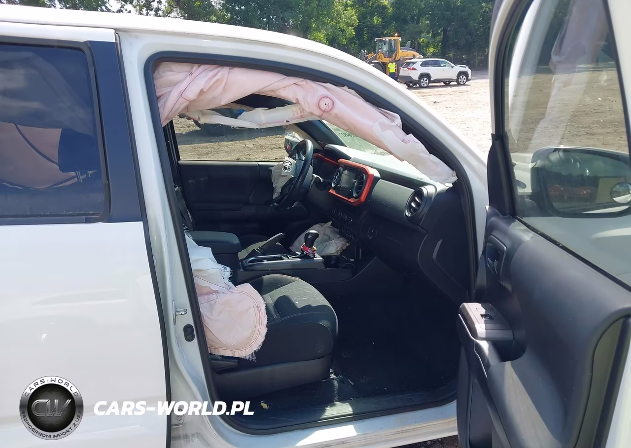 2018 Toyota Tacoma VIN:5TFBZ5DN3JX004294 - 5