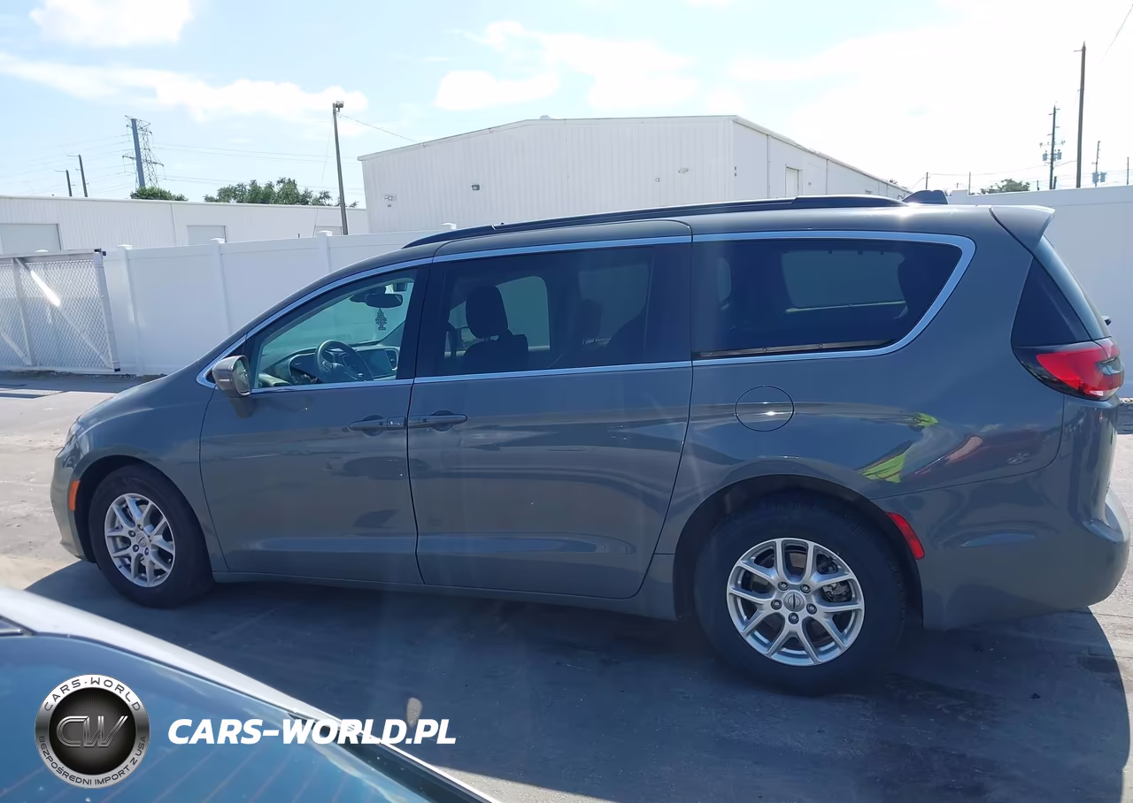 2022 Chrysler Pacifica Touring L VIN:2C4RC1BG5NR140623 - 14