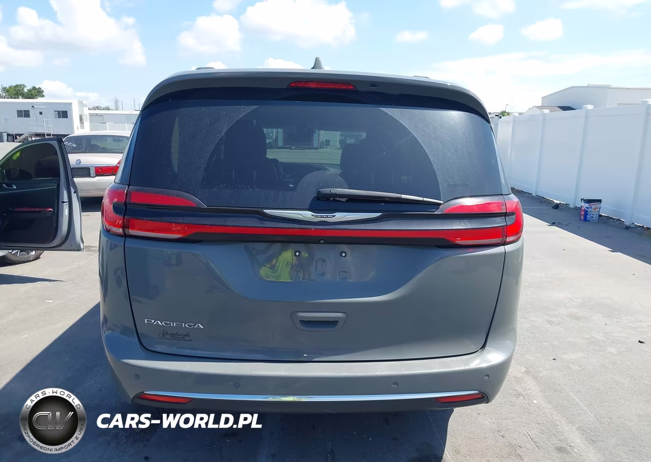 2022 Chrysler Pacifica Touring L VIN:2C4RC1BG5NR140623 - 16