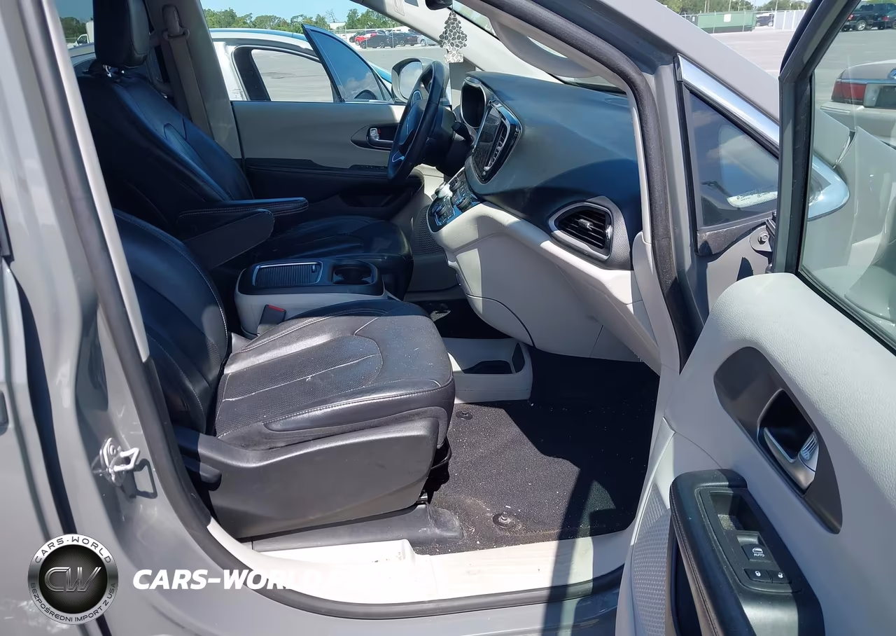 2022 Chrysler Pacifica Touring L VIN:2C4RC1BG5NR140623 - 5