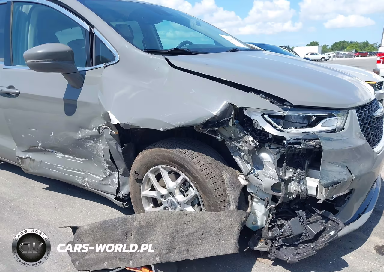 2022 Chrysler Pacifica Touring L VIN:2C4RC1BG5NR140623 - 6