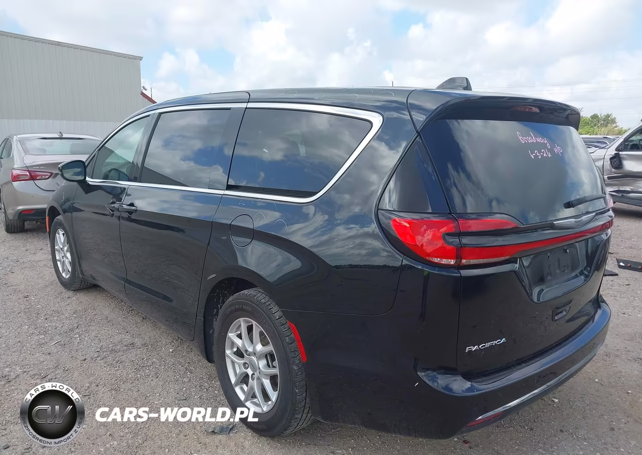 2025 Chrysler Pacifica Select VIN:2C4RC1BG2SR530977 - 3