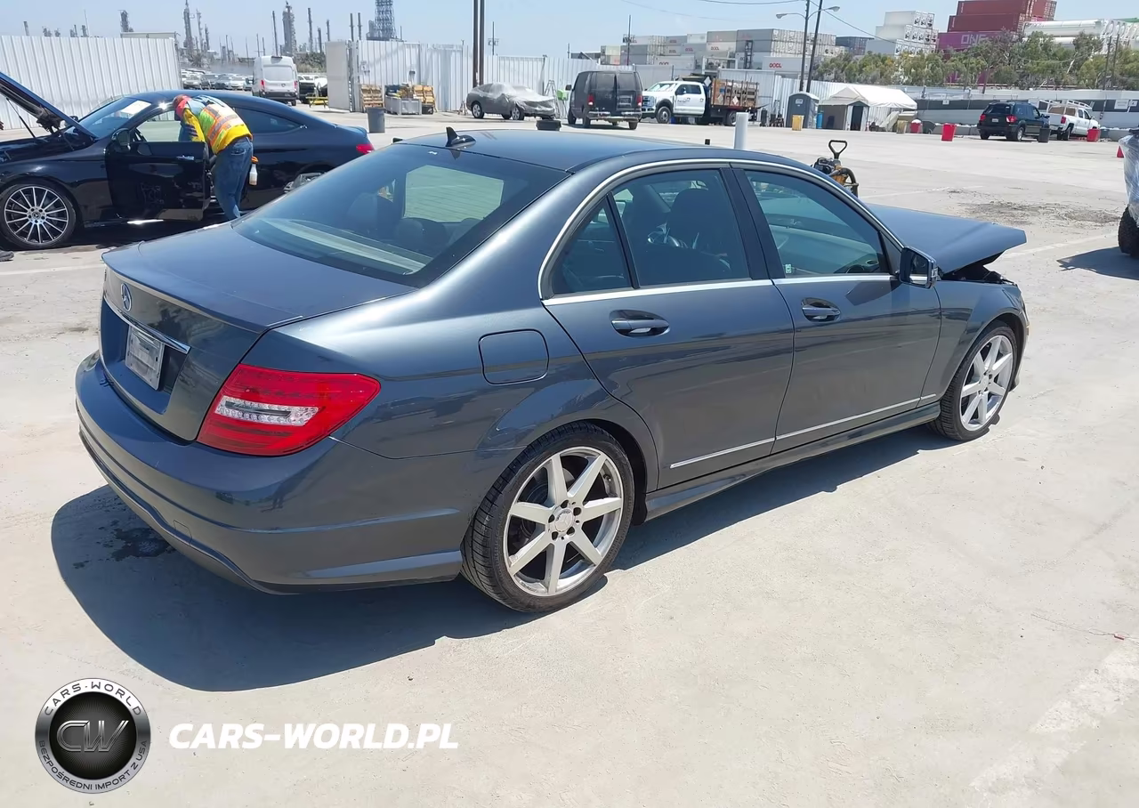 2014 Mercedes-Benz C 250 Sport VIN:WDDGF4HB9EG248116 - 4