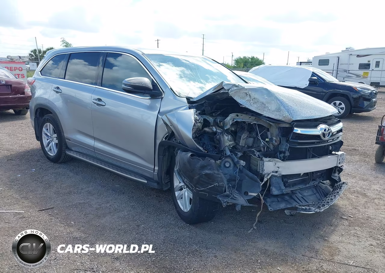 2016 Toyota Highlander Le V6 – zdjęcie 1 z 17