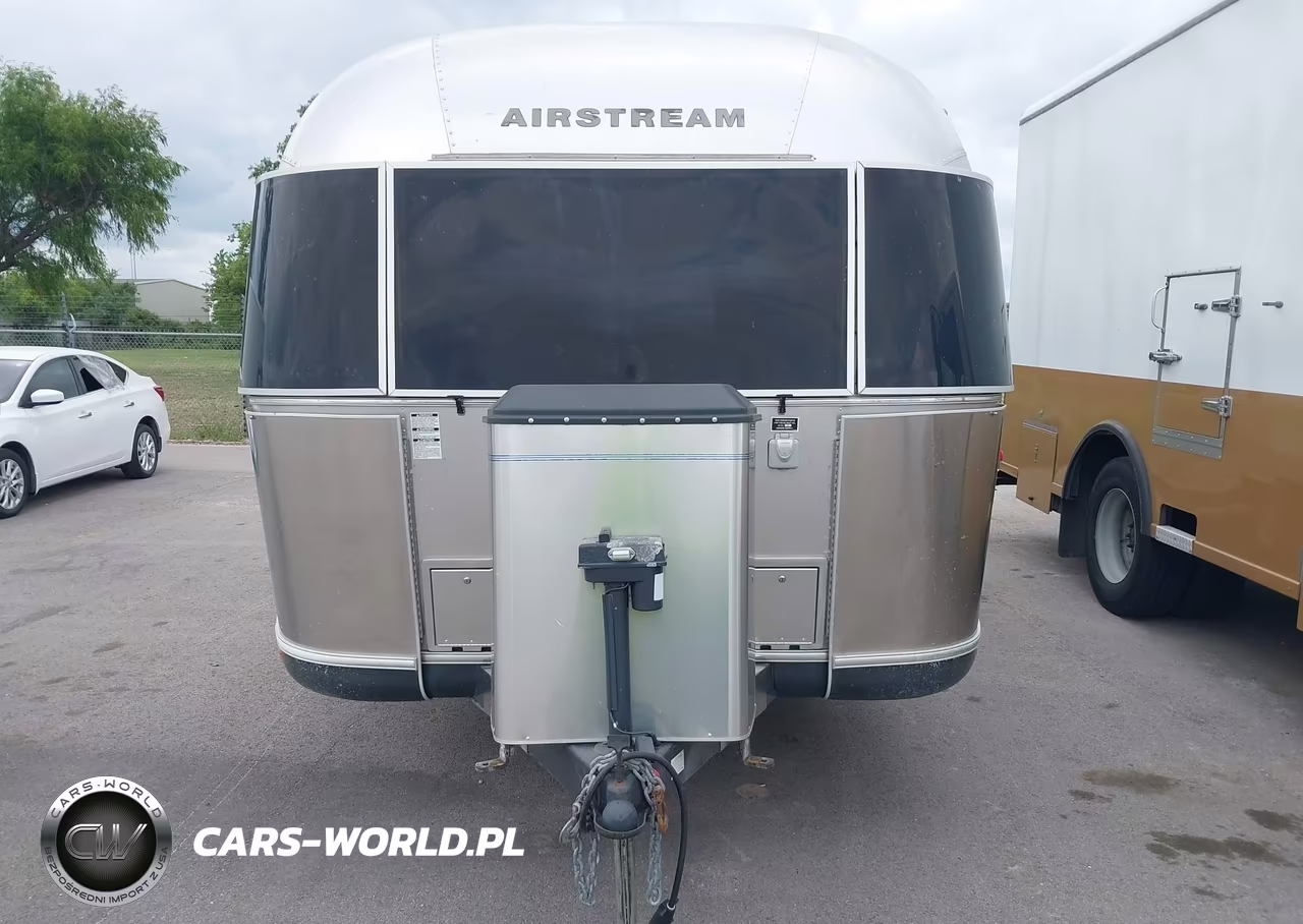 2010 Airst Trvtr VIN:1STTBYL25AJ524809 - 6