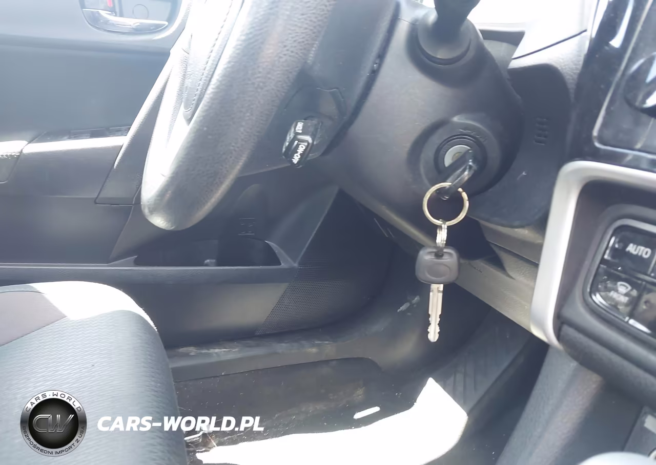 2018 Toyota Corolla Le VIN:2T1BURHE7JC069907 - 11