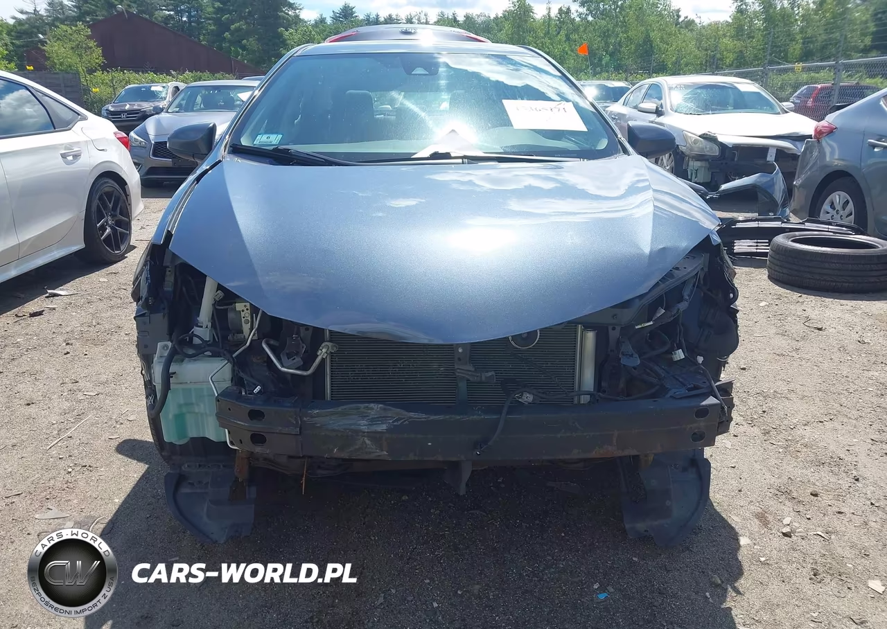2018 Toyota Corolla Le VIN:2T1BURHE7JC069907 - 13