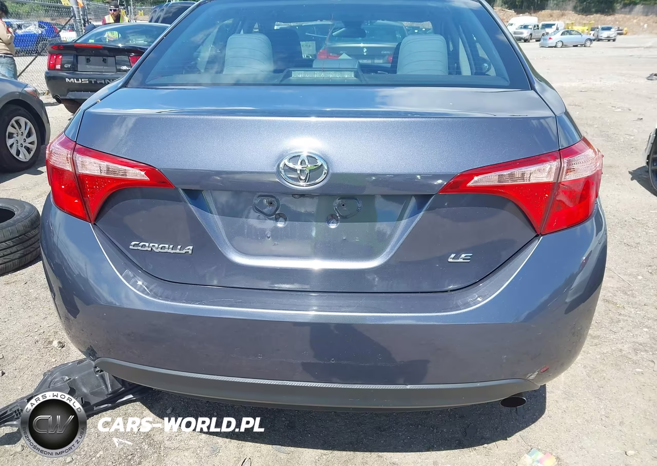 2018 Toyota Corolla Le VIN:2T1BURHE7JC069907 - 17