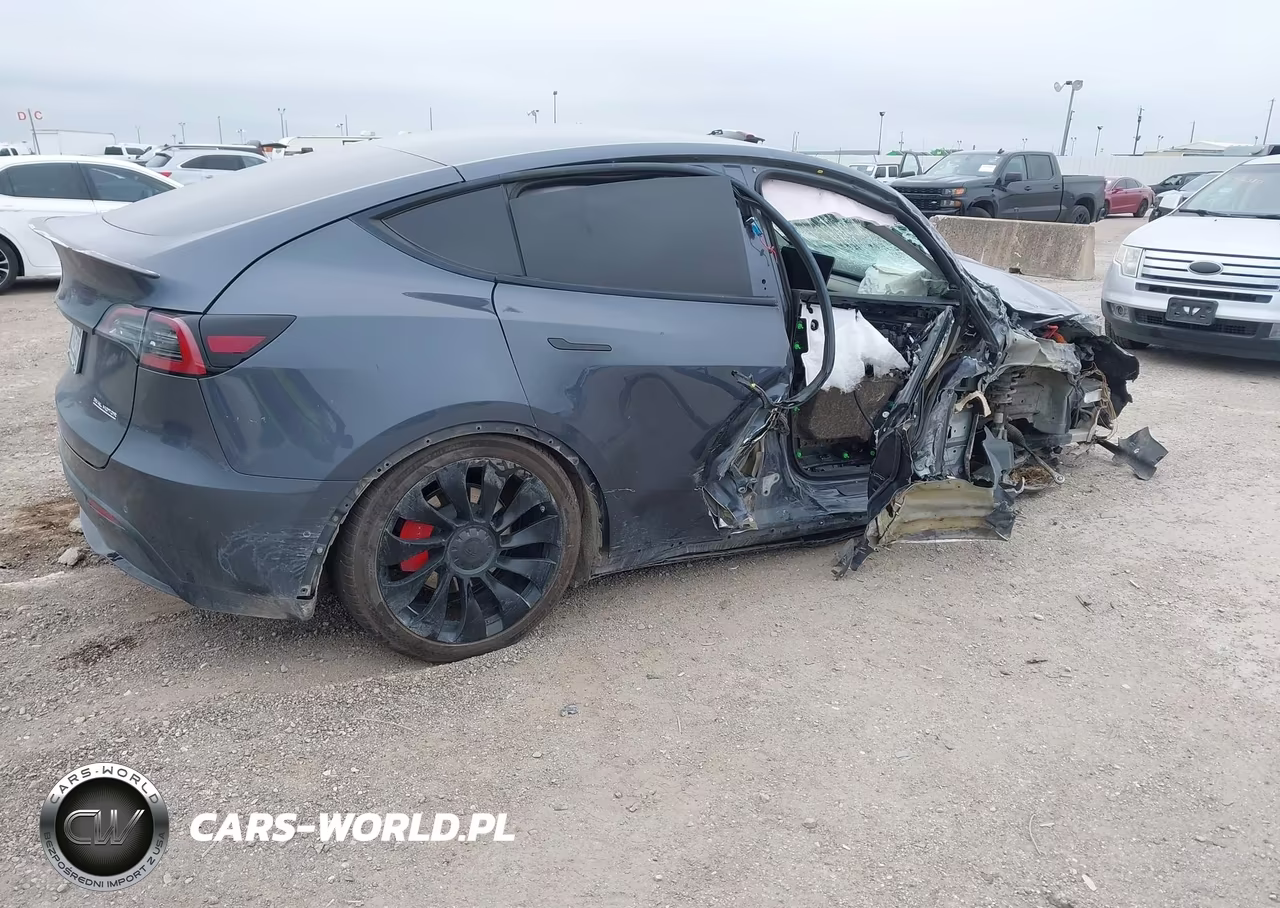 2022 Tesla Model Y Performance Dual Motor All-Wheel Drive VIN:7SAYGDEF4NF540644 - 4