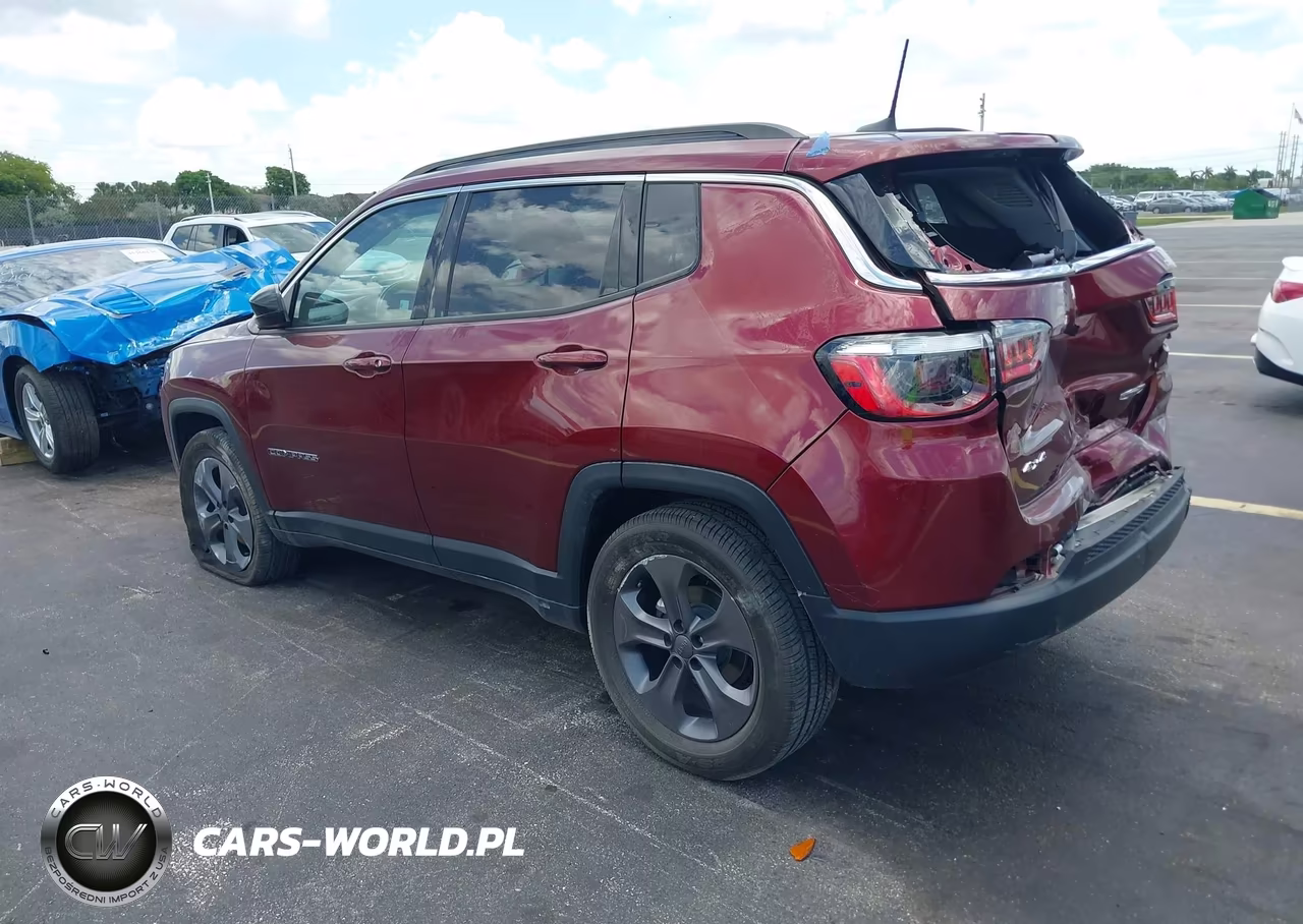 2022 Jeep Compass Latitude Lux 4X4 VIN:3C4NJDFB0NT126467 - 3