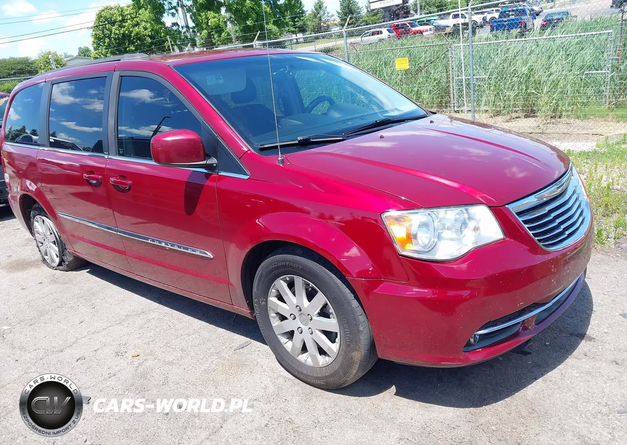 2013 Chrysler Town & Country Touring – zdjęcie 1 z 16