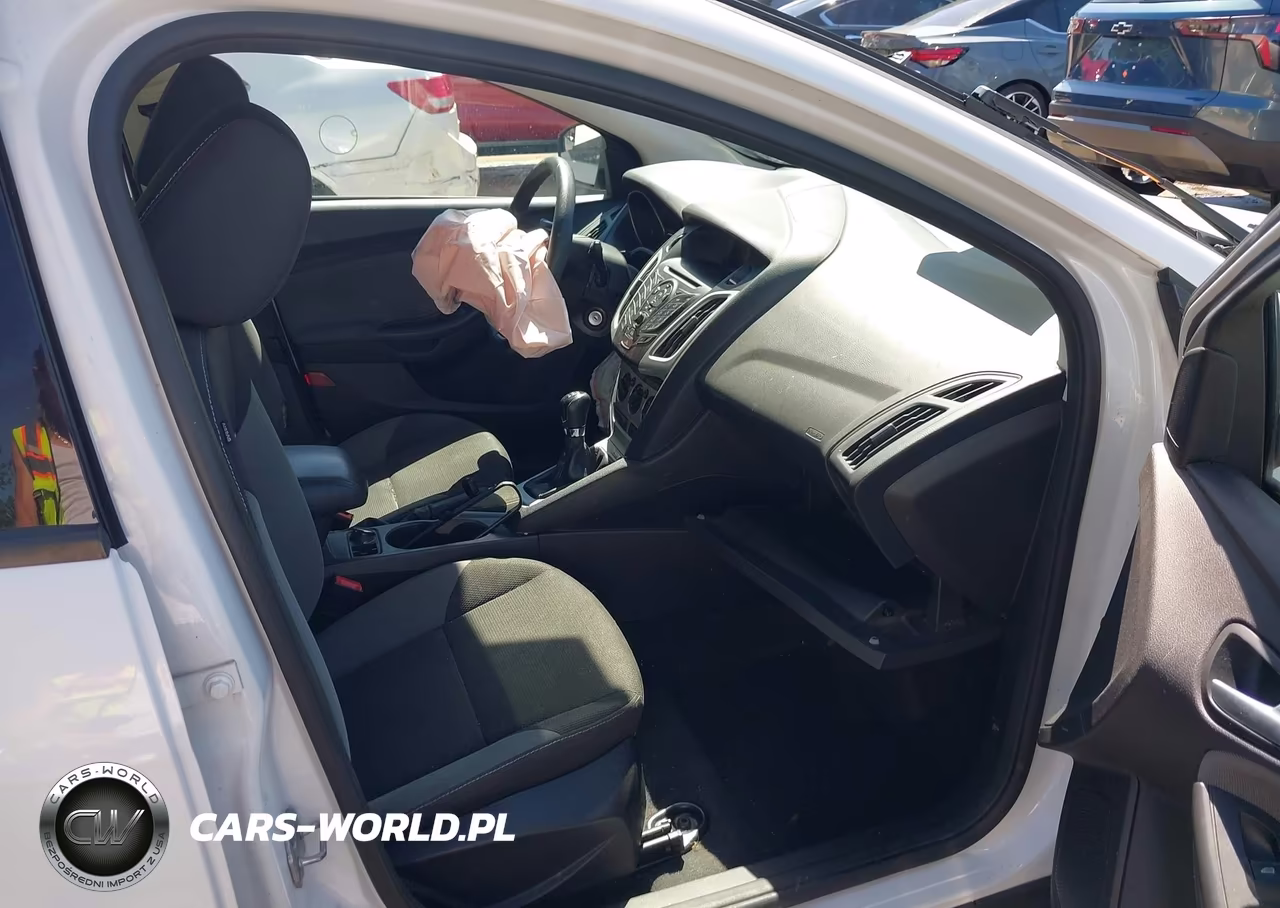 2014 Ford Focus Se VIN:1FADP3K27EL209230 - 5