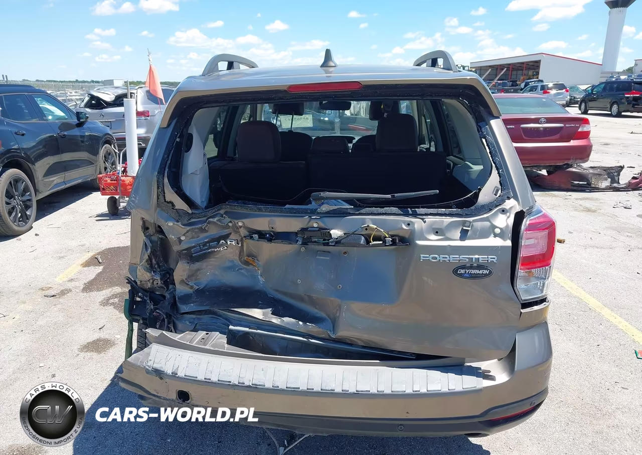 2018 Subaru Forester 2.5I Touring VIN:JF2SJAWC3JH462179 - 17