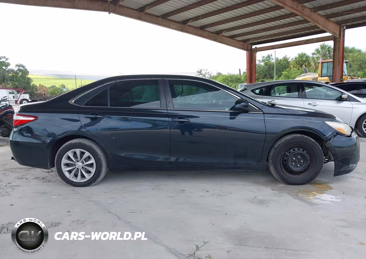 2015 Toyota Camry Le VIN:4T4BF1FKXFR471310 - 13