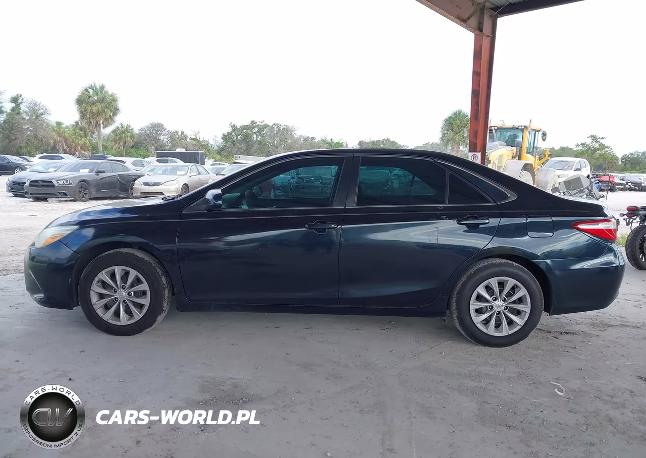 2015 Toyota Camry Le VIN:4T4BF1FKXFR471310 - 14