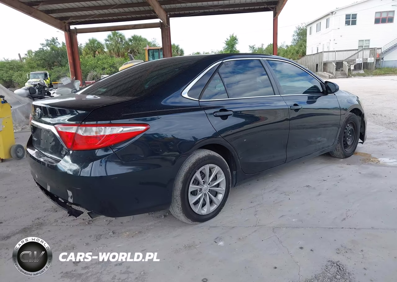 2015 Toyota Camry Le VIN:4T4BF1FKXFR471310 - 4