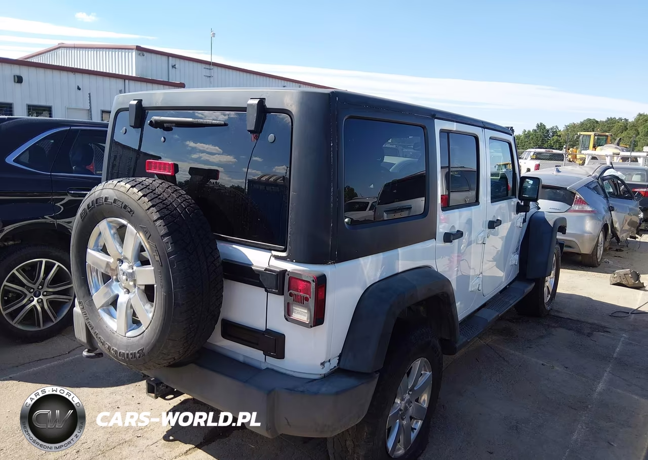 2013 Jeep Wrangler Unlimited Sport VIN:1C4BJWDG2DL513738 - 4