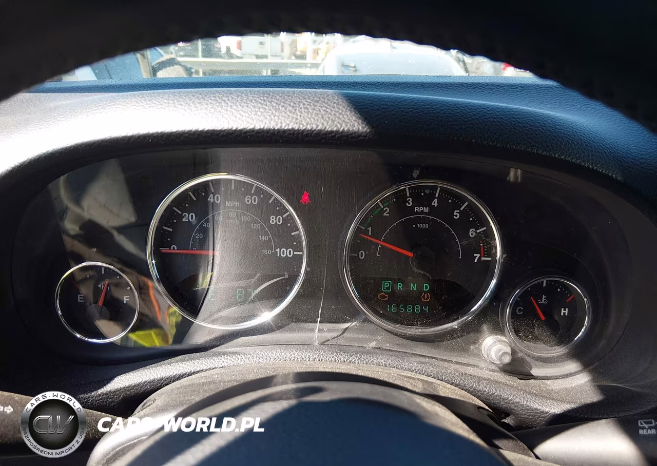 2013 Jeep Wrangler Unlimited Sport VIN:1C4BJWDG2DL513738 - 7
