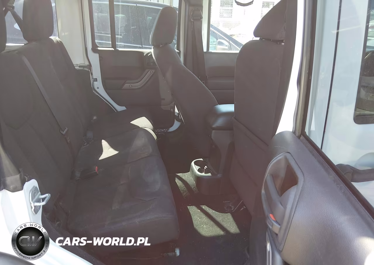2013 Jeep Wrangler Unlimited Sport VIN:1C4BJWDG2DL513738 - 8