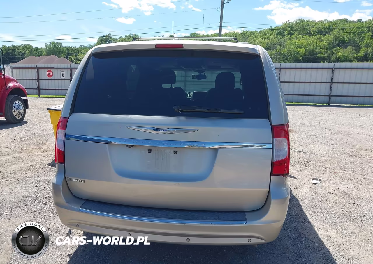 2016 Chrysler Town & Country Limited Platinum VIN:2C4RC1GG5GR207068 - 17
