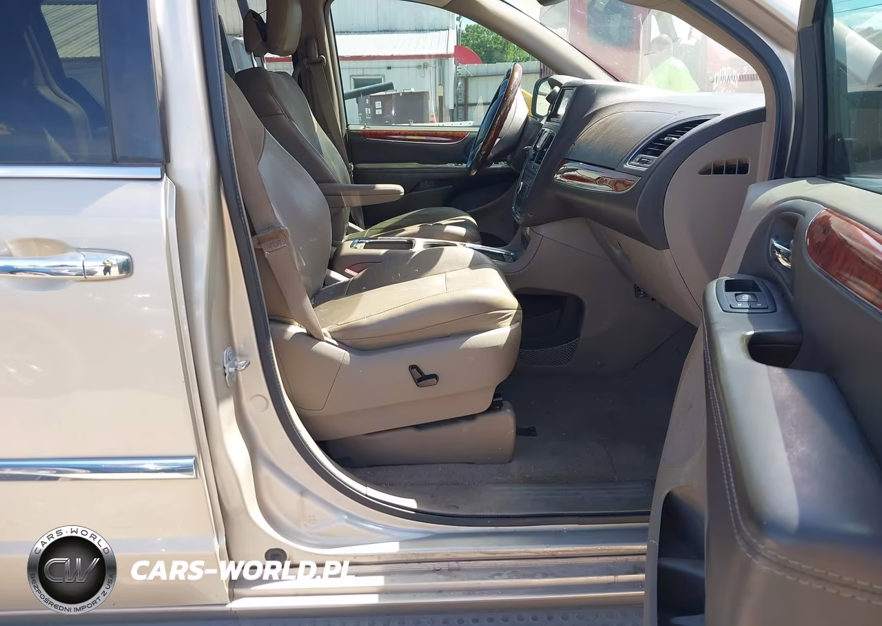 2016 Chrysler Town & Country Limited Platinum VIN:2C4RC1GG5GR207068 - 5