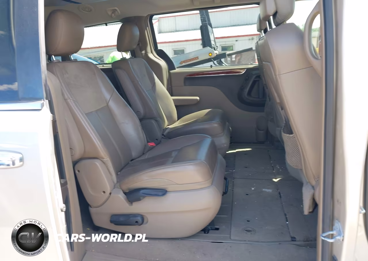 2016 Chrysler Town & Country Limited Platinum VIN:2C4RC1GG5GR207068 - 8