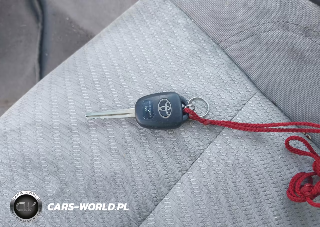 2017 Toyota Camry Le VIN:4T1BF1FK8HU619919 - 11