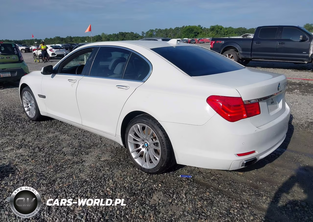 2011 BMW 740I VIN:WBAKA4C51BC392439 - 3