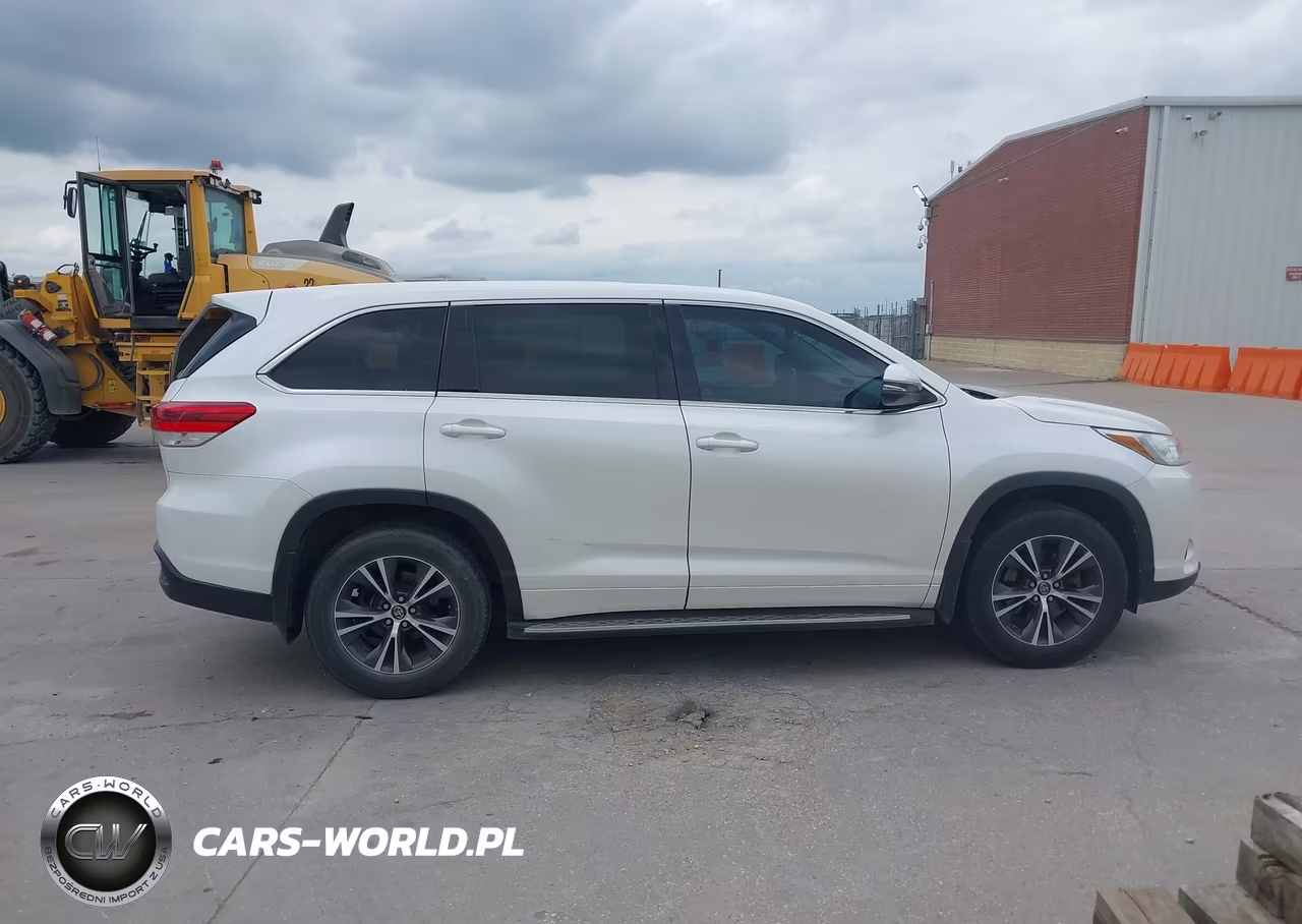 2017 Toyota Highlander Le VIN:5TDZARFHXHS023445 - 13