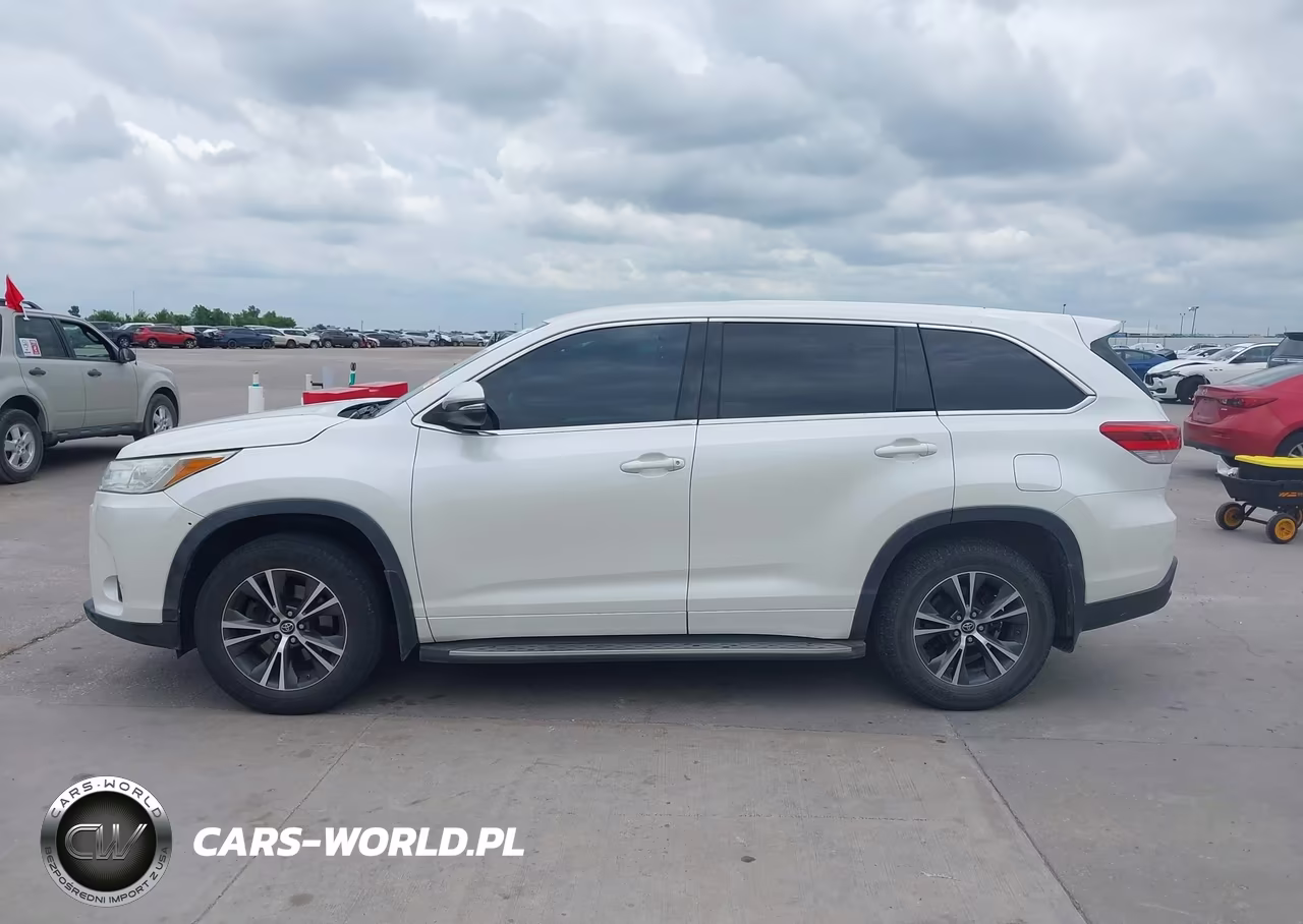 2017 Toyota Highlander Le VIN:5TDZARFHXHS023445 - 14