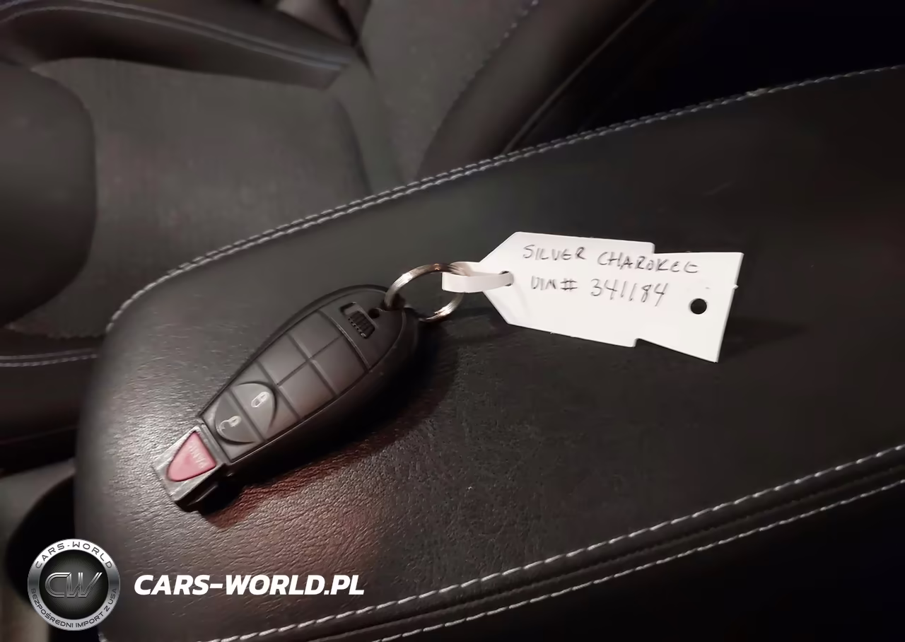 2019 Jeep Cherokee Latitude 4X4 VIN:1C4PJMCB2KD341184 - 11