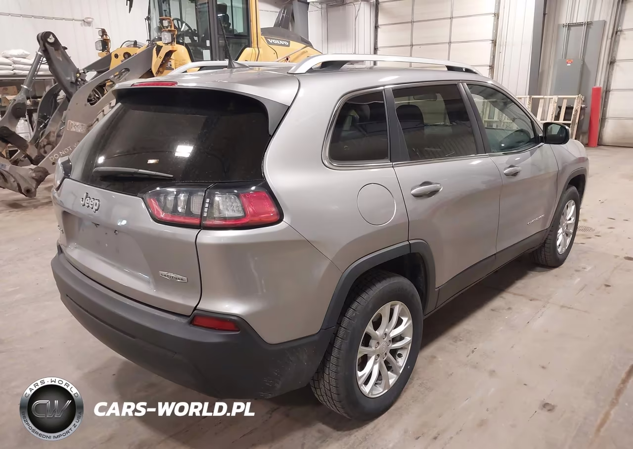 2019 Jeep Cherokee Latitude 4X4 VIN:1C4PJMCB2KD341184 - 4