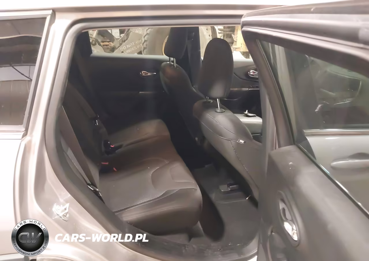 2019 Jeep Cherokee Latitude 4X4 VIN:1C4PJMCB2KD341184 - 8