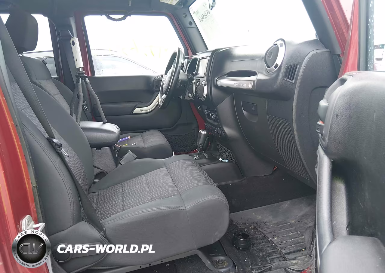 2012 Jeep Wrangler Unlimited Rubicon VIN:1C4HJWFG4CL106851 - 5